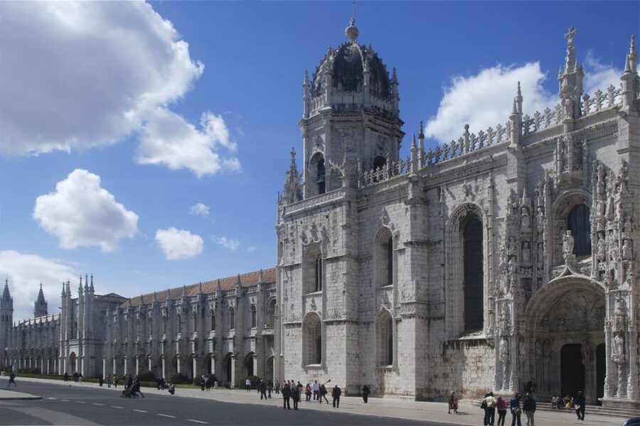 Lisbon: Full-Day Small-Group City Tour with Hotel Pickup - Starting Out in the Right Squares: Rossio and Restauradores