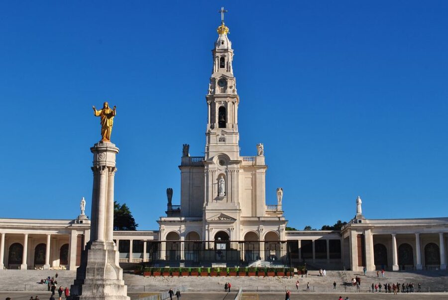 Lisbon: Full Day Tour to Fátima, Batalha, Nazaré and Óbidos - Why this day trip feels like four Portugal stories