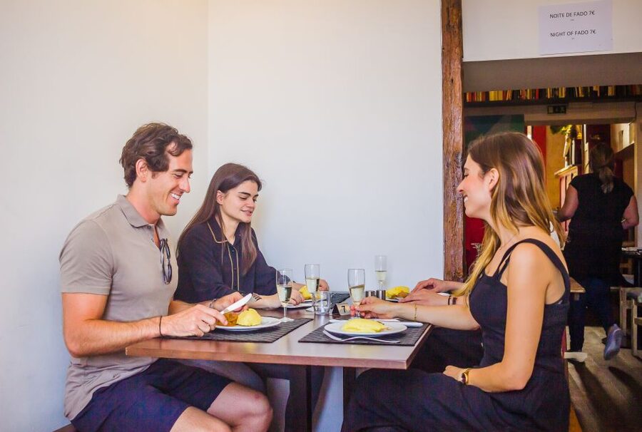 Lisbon: Guided Food and Wine Tasting Tour - The Fado House-style stop: A Tasquinha Canto do Fado