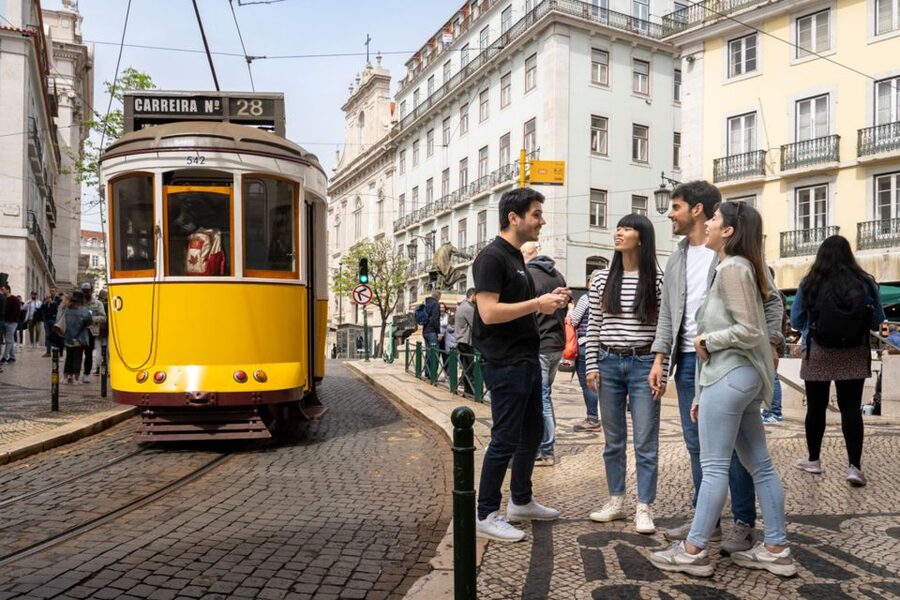 Lisbon: Helicopter Ride, Boat Trip, & Old Town Walking Tour - Lunch reality check and how to keep the day comfortable