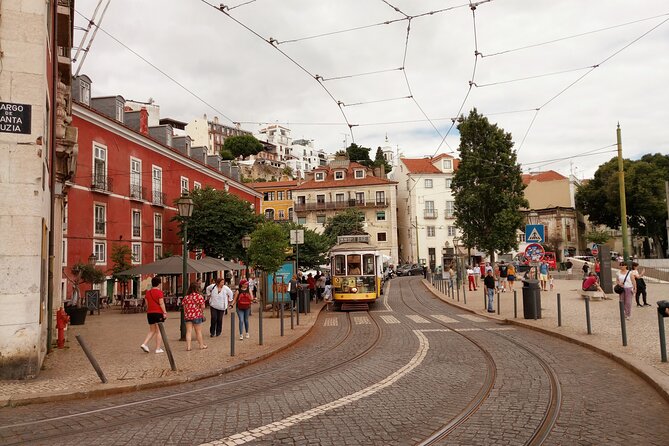 Lisbon Highlights - Private Tour with Van and Local Guide - Lisbon Cathedral and Praça do Comércio: The City’s Power Centers