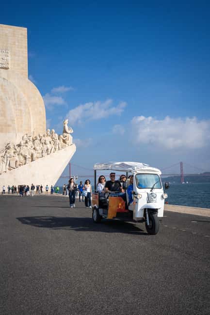 Lisbon Highlights: Private Tuk Tuk Sightseeing City Tour - Sé de Lisboa and the first miradouros: a fast way to get oriented