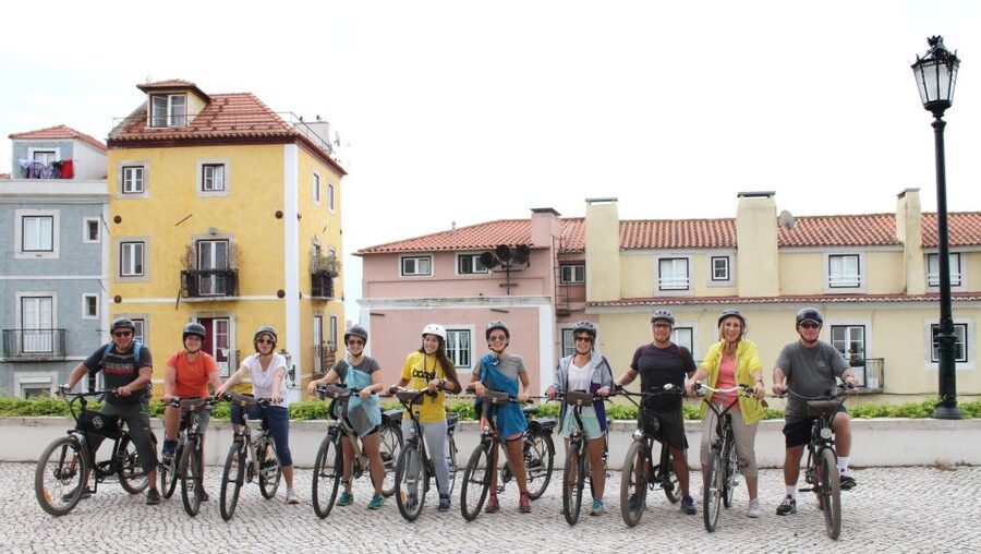 Lisbon: Hills, Alfama, and Mouraria Tour by Electric Bike - Alfama and the Sé Cathedral: Lisbon’s oldest neighborhood and church