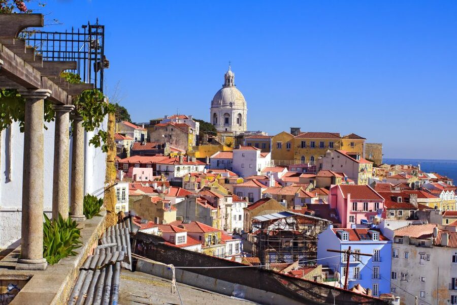 Lisbon: Hills Red Tram Tour by Tram 28 Route 24-Hour Ticket - Castelo São Jorge and Sé Catedral: Iconic Landmarks From a Moving Window