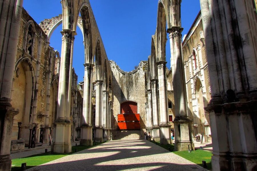 Lisbon: Hills Red Tram Tour by Tram 28 Route 24-Hour Ticket - Audio Guide in 12 Languages: The Easiest Way to Follow Along