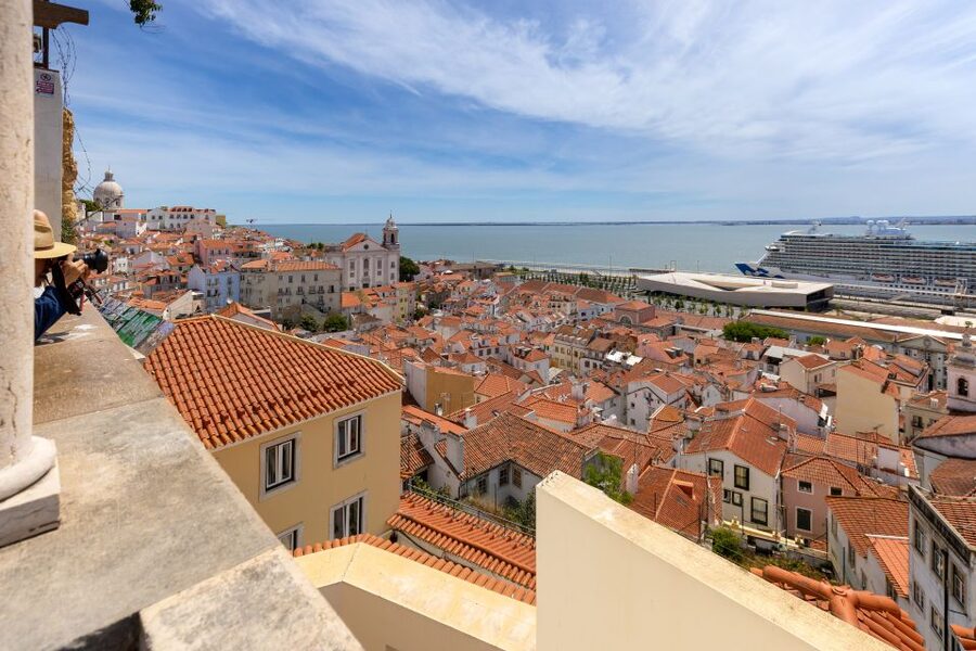 Lisbon: History, Stories and Lifestyle Walking Tour - San Roque Church and the Carmo Convent, religion, art, and a revolution