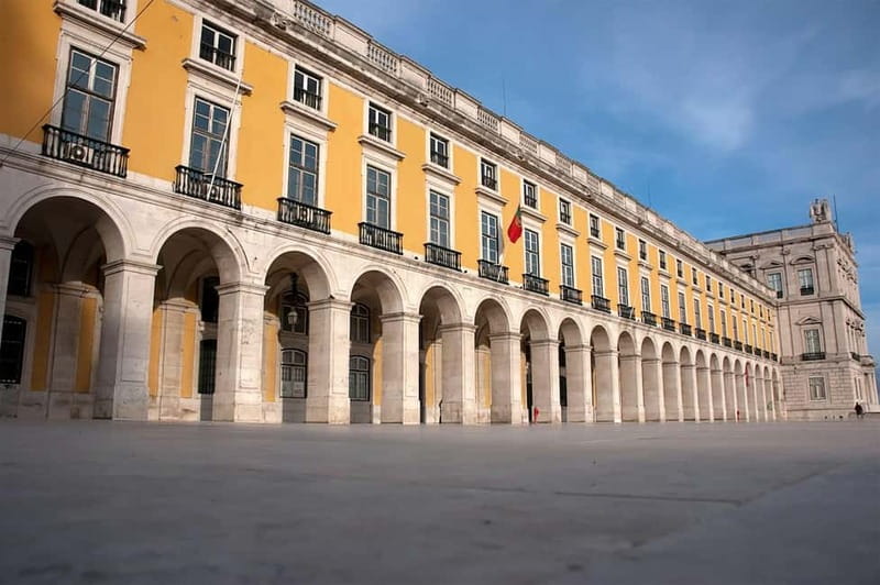 Lisbon: Iconic Landmarks Walking Tour - Carnation Revolution and the Salazar Years, Democracy as a Street-Level Story