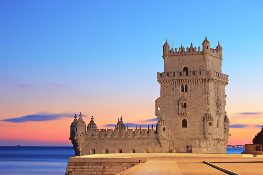 Lisbon in One Day: Full-Day Minivan Historic Tour - Lisbon Cathedral: the rose window and a fast first lesson