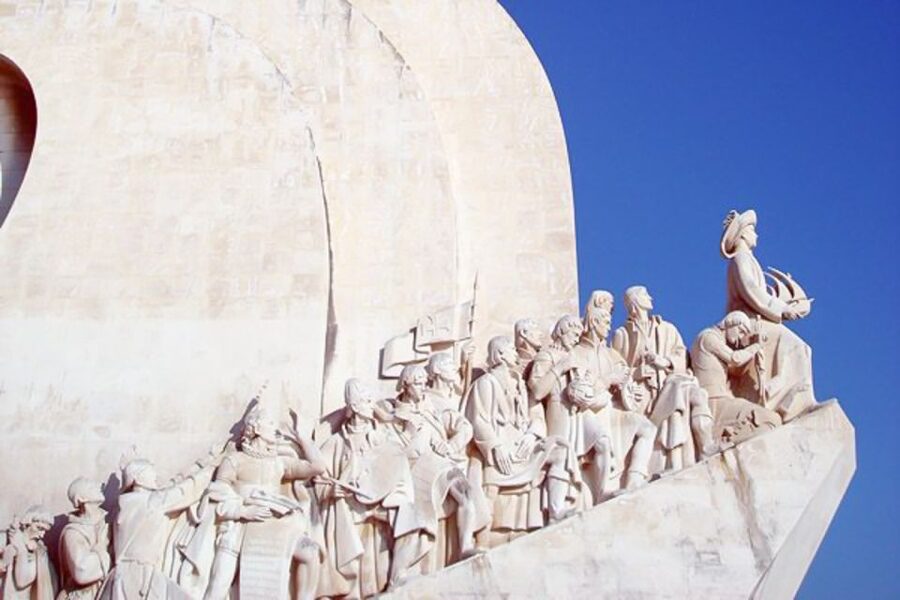 Lisbon in One Day: Full-Day Minivan Historic Tour - Castelo area start: Moorish roots and smart viewpoints