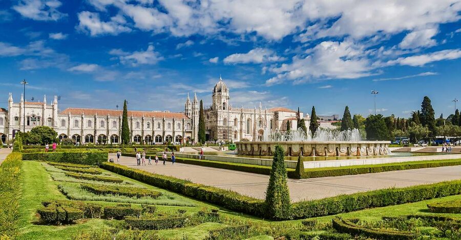 Lisbon: Jerónimos Monastery Entrance Ticket - Church time: Vasco da Gama and Luís de Camões stops