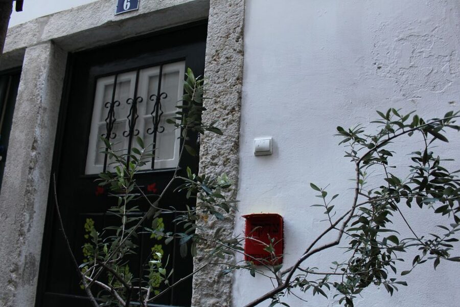Lisbon: Jewish History in Portugal Guided Walking Tour - Baixa and Chiado: where commerce, culture, and change collide