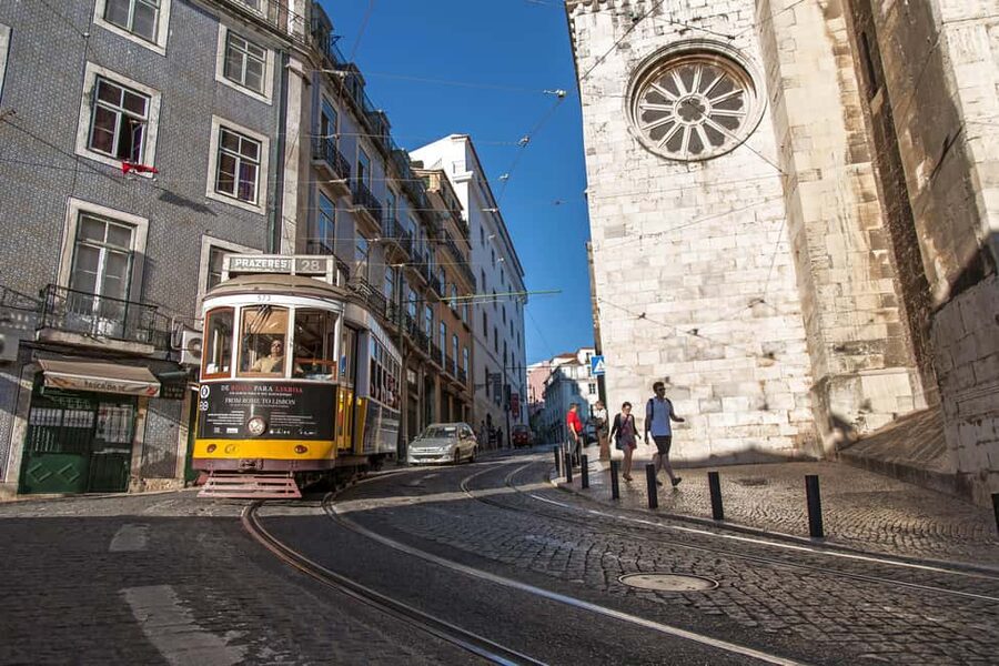 Lisbon: Jewish History Private Tour - The Money Museum and the medieval wall with 1000-year secrets
