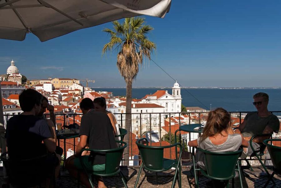 Lisbon: Jewish History Private Tour - Alfama’s street-level clues in Lisbon’s oldest lanes