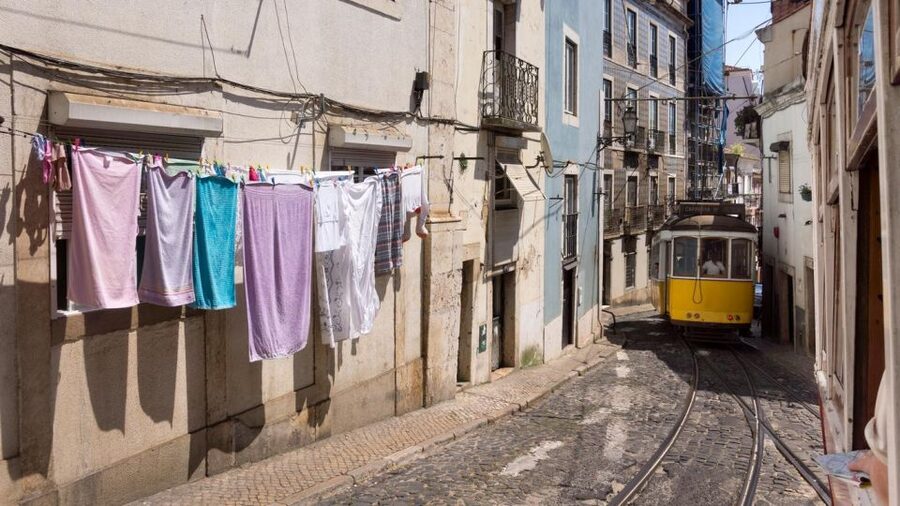 Lisbon: Jewish Quarter Guided Walking Tour - Judiaria Street and the viewpoint rhythm of Alfama
