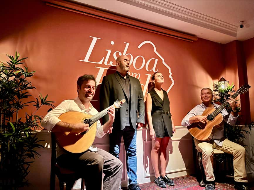 Lisbon: Live Fado Show with Port Wine at Lisboa em Fado - Audience participation: fun for some, pressure for others