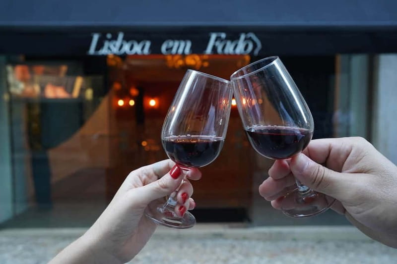 Lisbon: Live Fado Show with Port Wine at Lisboa em Fado - Seats, acoustics, and comfort in a compact hall