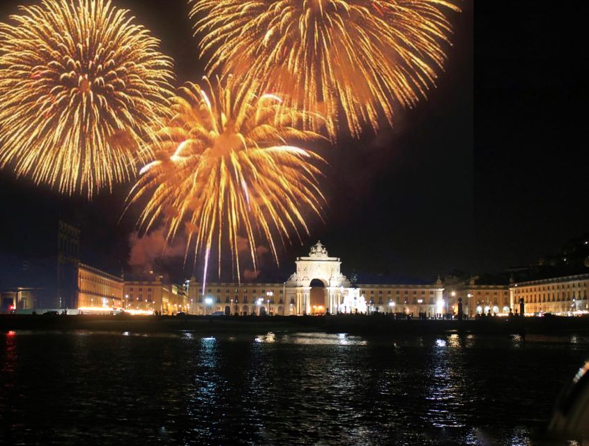 Lisbon: New Year’s Eve Fireworks Tagus River Sailing Cruise - Fireworks from the water: the part you came for