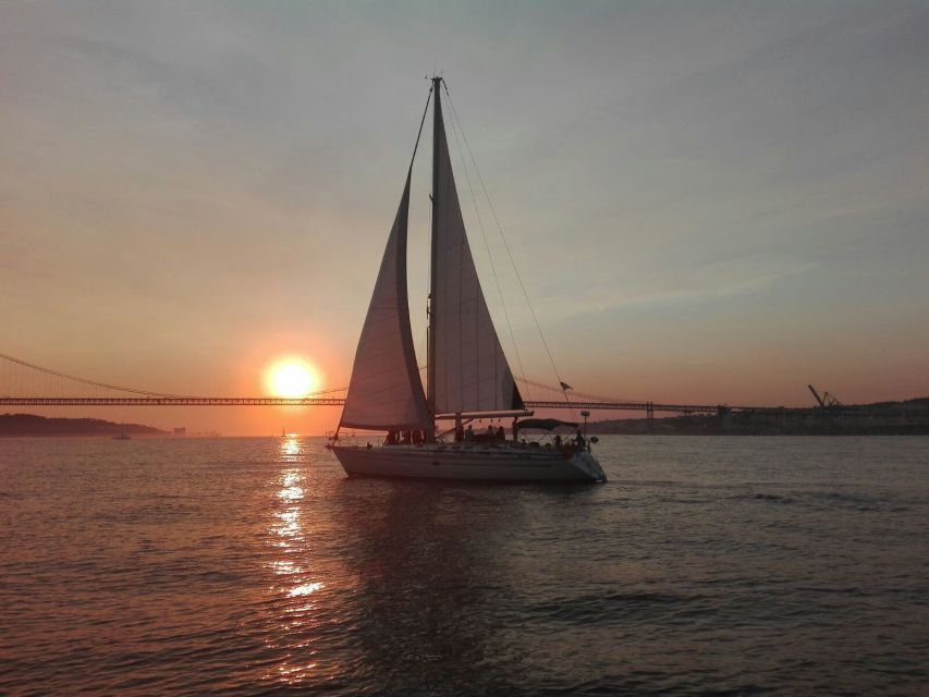 Lisbon: New Year's Eve Tagus River Cruise with Open Bar - Terreiro do Paço at Midnight: Your Best Shot for Fireworks