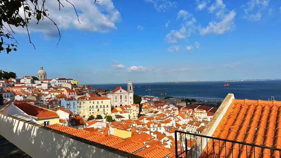 Lisbon: Old Town Tuk-Tuk Tour - Feira da Ladra, Pantheon of Santa Engracia, and a dose of Fado