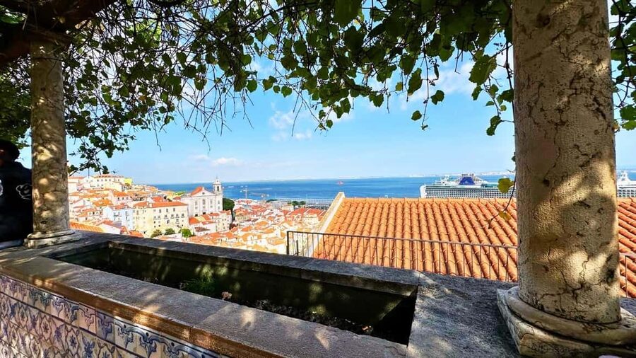 Lisbon: Old Town Tuk-Tuk Tour - Getting oriented fast: Restauradores, Rossio, and Santa Justa Lift