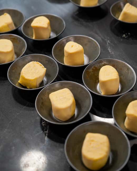 Lisbon: Pastel de Nata Masterclass at a Real Bakery - Custard time: assembling the tart without guesswork