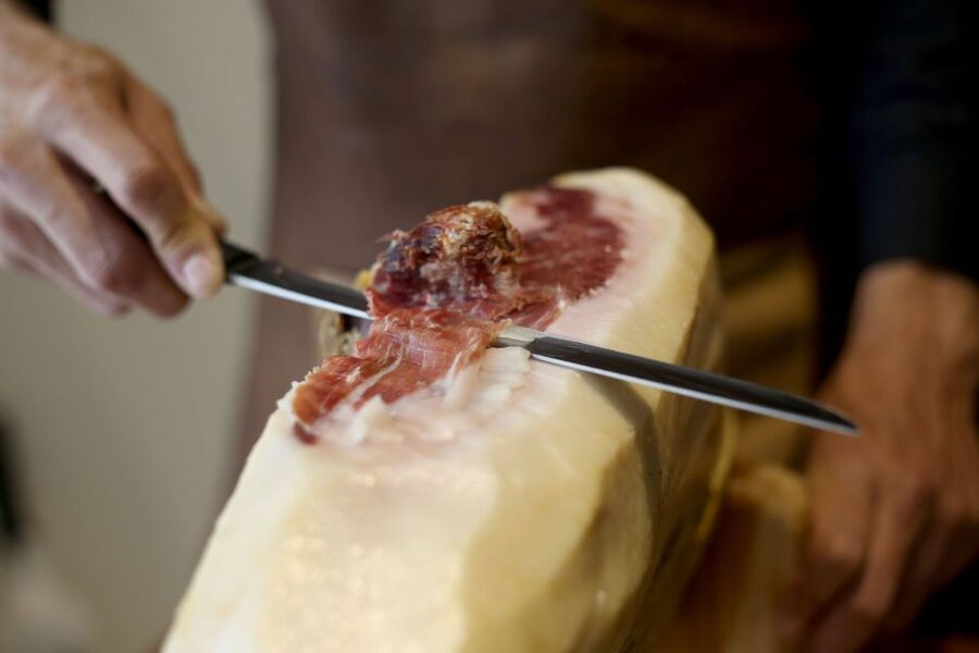Lisbon: Premium Port Wine Tasting & Tapas - Port in Lisbon, but with bottles you will actually remember
