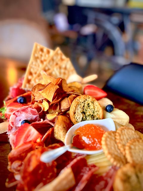 Lisbon: Premium Wine and Tapas Tasting Session - Lisbon Winery is a wine tasting, not a hop-on hop-off stop