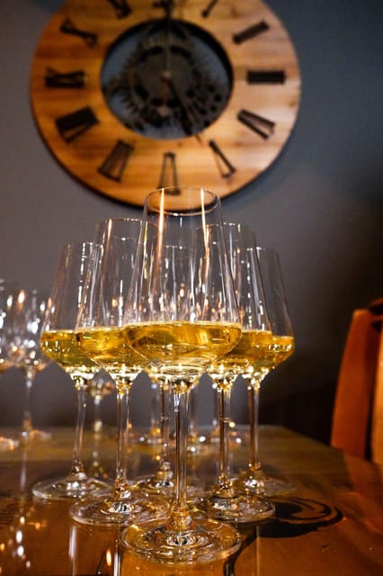 Lisbon: Premium Wine and Tapas Tasting Session - How the sommelier picks the 5 bottles (and why that matters)