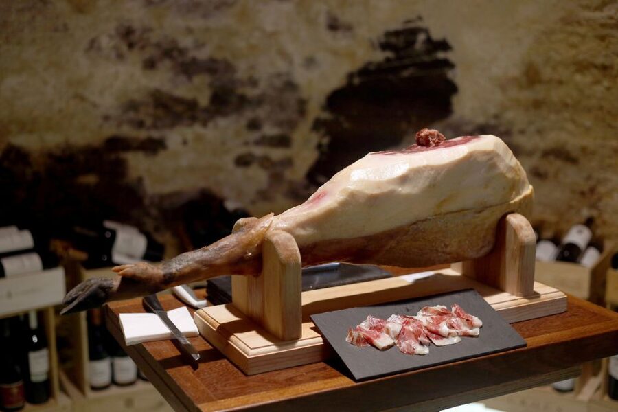 Lisbon: Premium Wine and Tapas Tasting Session - Timing and pacing: a relaxed 2 hours that can run a bit long