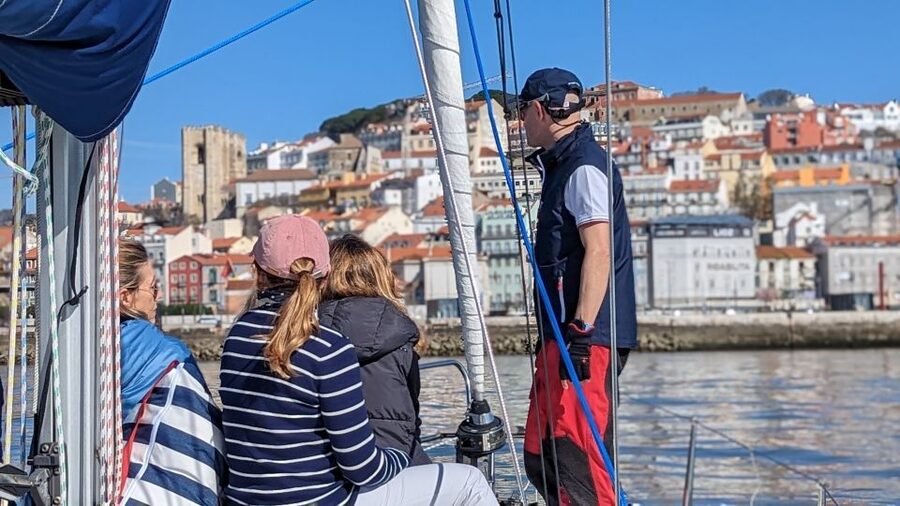 Lisbon: Private Boutique Boat Tour – Sail in Style - Praça do Comércio, Lisbon Cathedral (Sé), and Baixa, the City Center Payoff