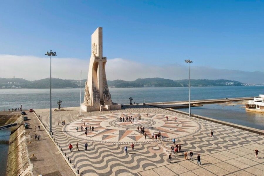 Lisbon: Private Christmas Lights Tour by Eco Tuk Tuk - The San Pedro de Alcântara viewpoint: the payoff moment