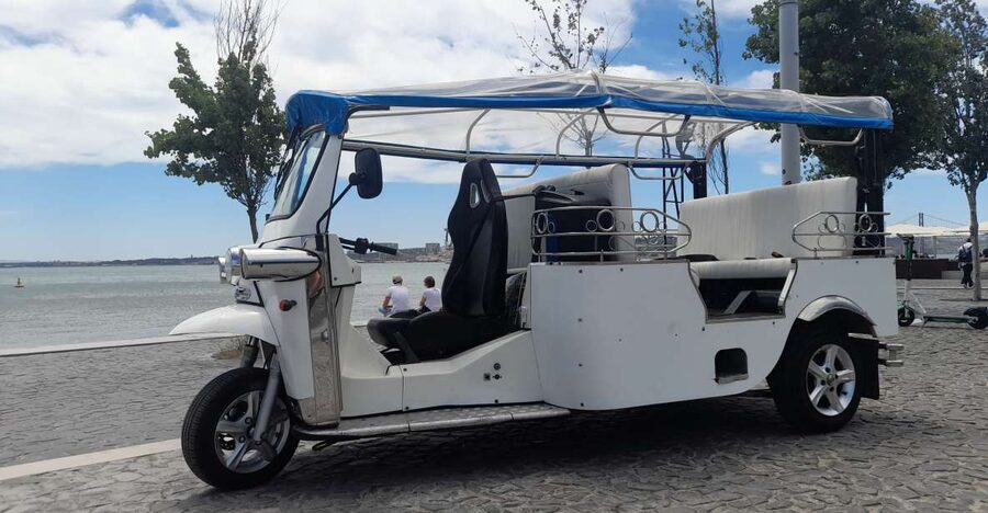 Lisbon: Private Eco Tuk-Tuk Tour for 2 Hours - Why a 2-hour eco tuk-tuk tour works so well in Lisbon
