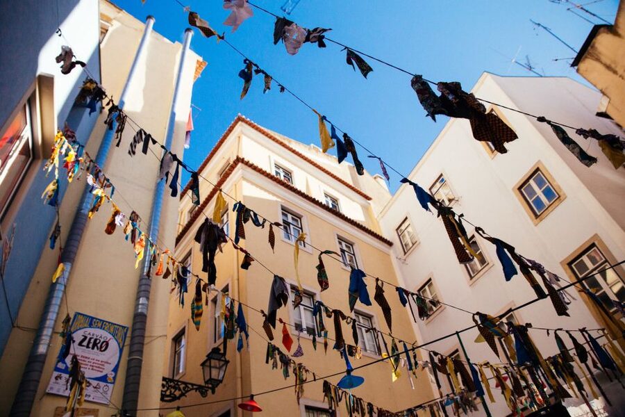 Lisbon: Private Evening Tour with Drinks & Bites in Alfama - Sightseeing in Between: Viewpoints and Area Highlights Without the Big Tour Energy