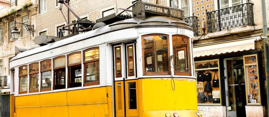 Lisbon: Private Full Day City Tour - Parque das Nações, finishing modern and easy to breathe in