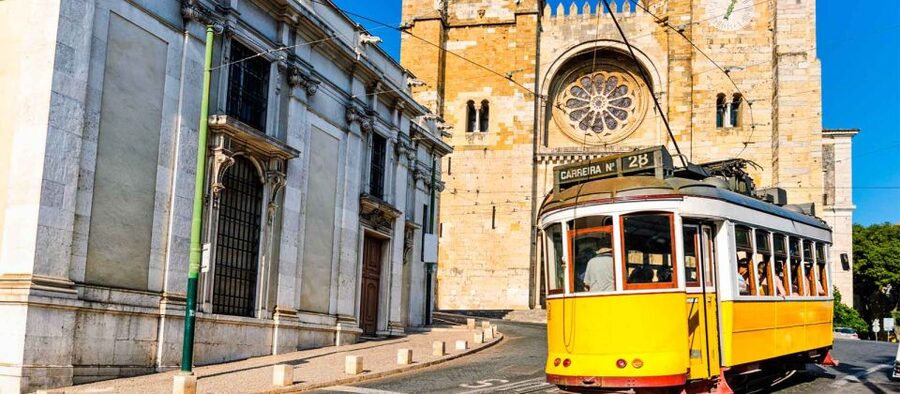 Lisbon: Private Full Day City Tour - 25 de Abril Bridge and Christ the King, Lisbon’s scale in two big hits