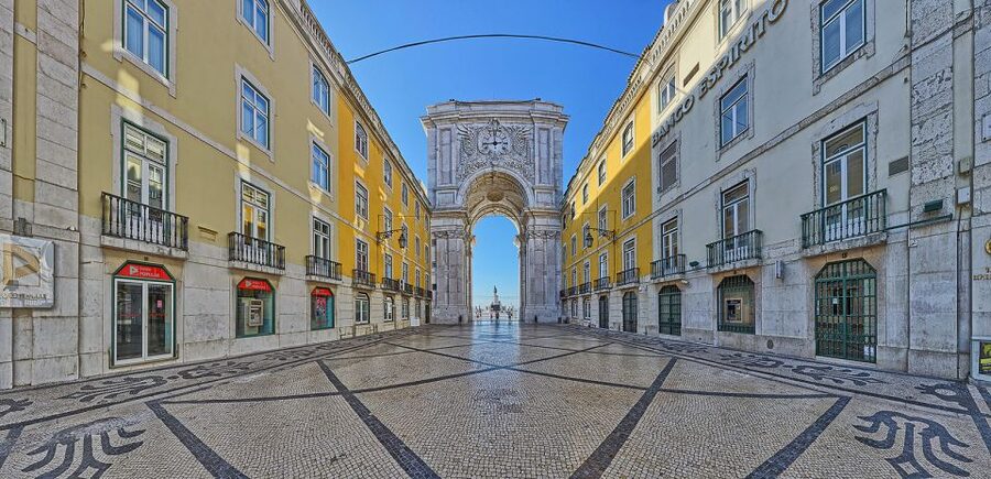 Lisbon: Private Full Day City Tour - São Jorge Castle and Miradouro da Senhora do Monte, classic viewpoints with payoff