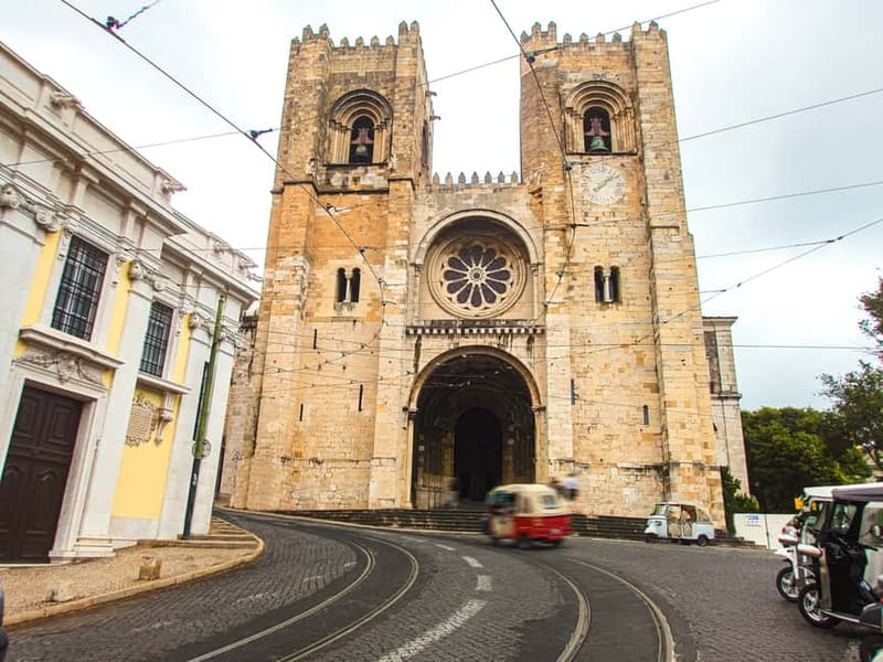 Lisbon: Private Grand Experience City Tour by Tukxi - São Pedro de Alcântara and Santa Justa Elevator viewpoints