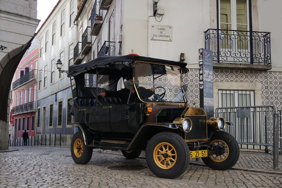 Lisbon: Private Guided Tuk-Tuk Tour with Hotel Pickup - Why a tuk-tuk is the smart way to see Lisbon’s hills