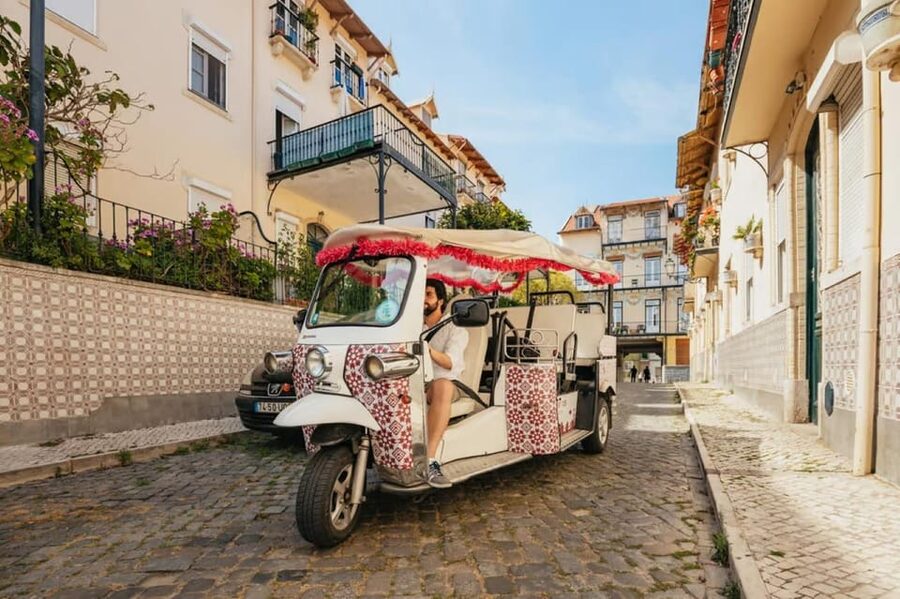 Lisbon: Private Guided Tuk-Tuk Tour with Hotel Pickup - Portas do Sol and Senhora do Monte: where the photos actually happen