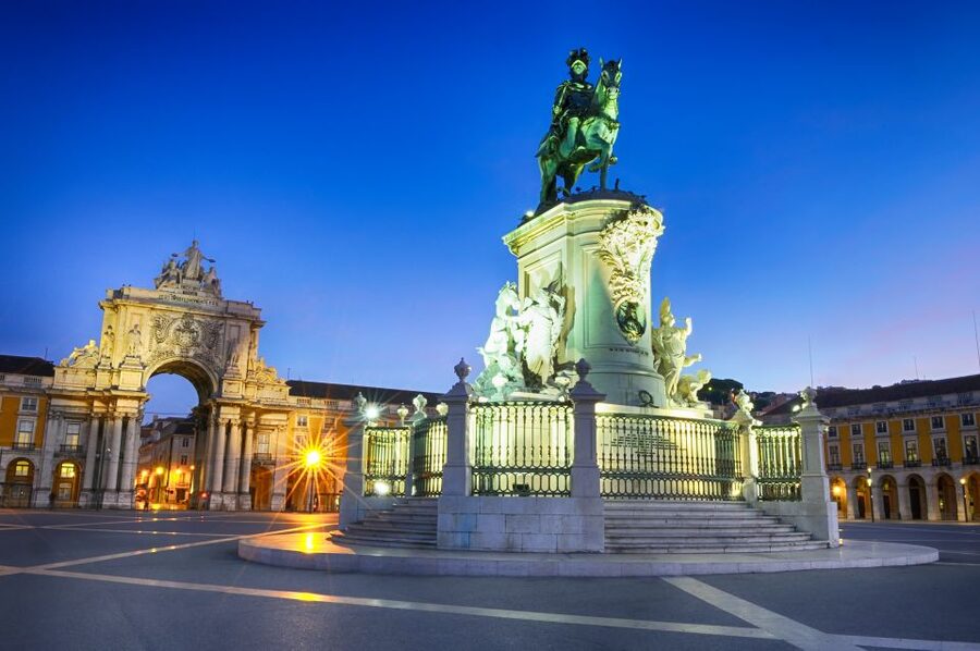 Lisbon: Private Half-Day Tour with Hotel Pickup - Lisbon Cathedral: a small visit with a big sense of place
