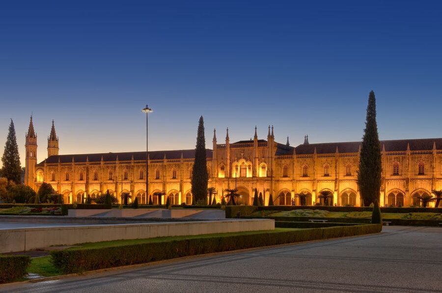 Lisbon: Private Half-Day Tour with Hotel Pickup - Crossing the 25 de Abril Bridge and seeing Christ the King