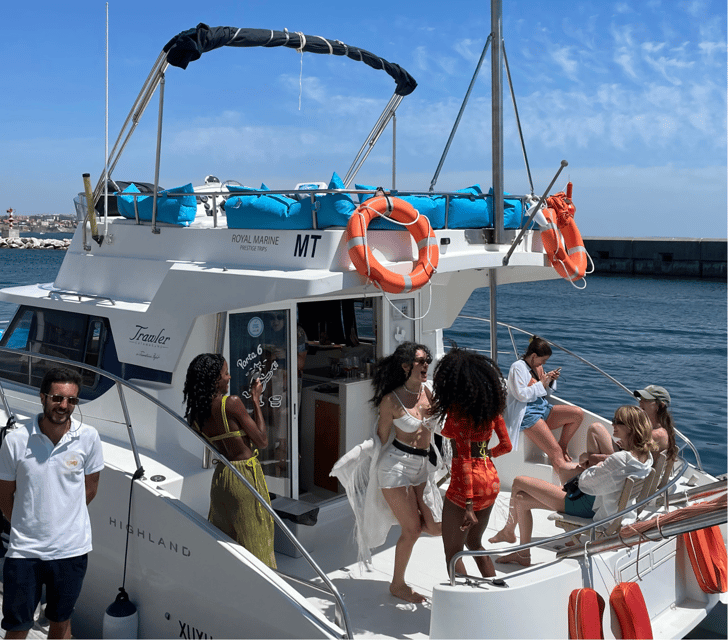 Lisbon: Private Luxury Catamaran Tour with Welcome Drink - Price and value: why $500 per group can make sense