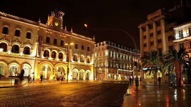 Lisbon: Private Night Tour with Fado Dinner Show - Hotel Pickup, Private Vehicle, and the Lights of Lisbon