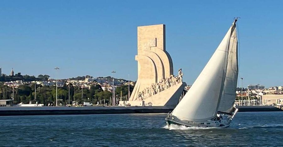 Lisbon: Private Sailing City & Sunset Tour - Lisbon Cathedral and Castle Quarter: the hill shapes matter
