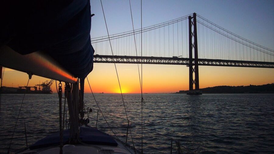 Lisbon: Private Sunset Sailing Tour with Champagne - Practical tips to get the most from your night on the river