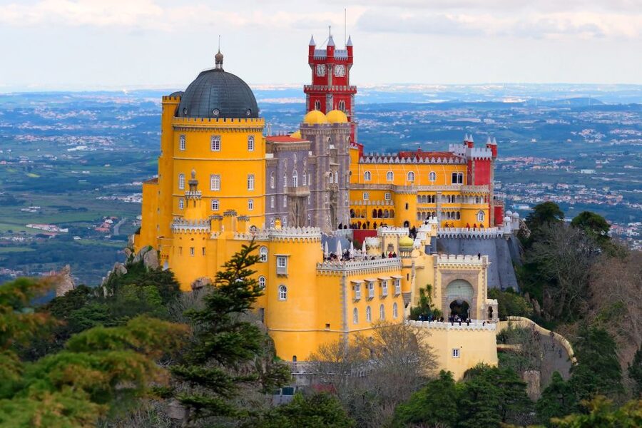 Lisbon: Private Tour Sintra, Cabo da Roca and Cascais - Pena Palace on a rock: the guided 500-meter wow-factor