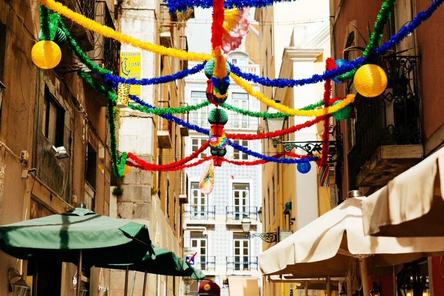 Lisbon: Private Tour with Locals – Highlights & Hidden Gems - Where the tour starts, and why that viewpoint matters