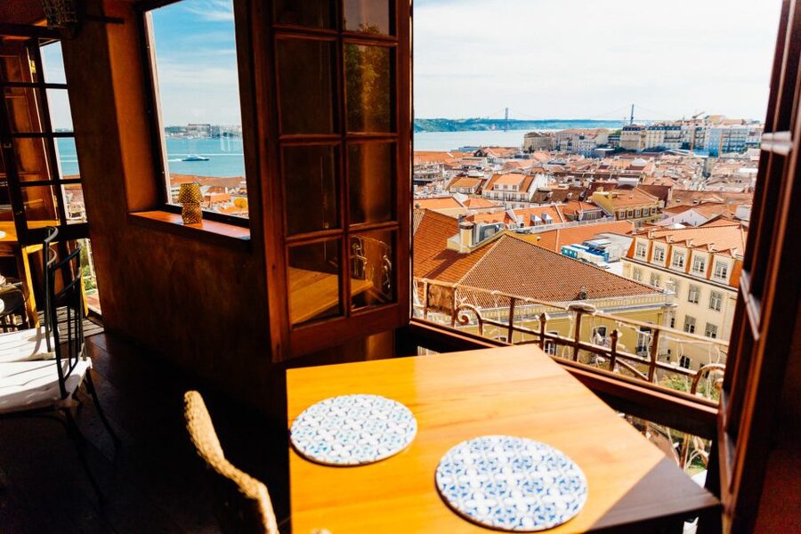 Lisbon: Private Tour with Locals – Highlights & Hidden Gems - The included local drink or tasting, and how to use it as a stepping stone