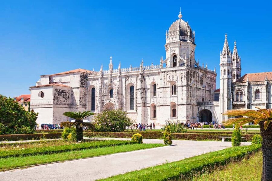 Lisbon: Private Tuk-Tuk City Tour With Local Guide - Where you meet and how pickup works around Time Out Market