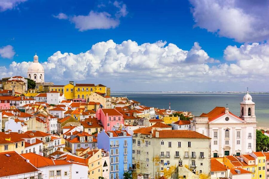 Lisbon: Private Tuk-Tuk City Tour With Local Guide - The tuk tuk route, stop by stop: viewpoints, cathedrals, and Alfama